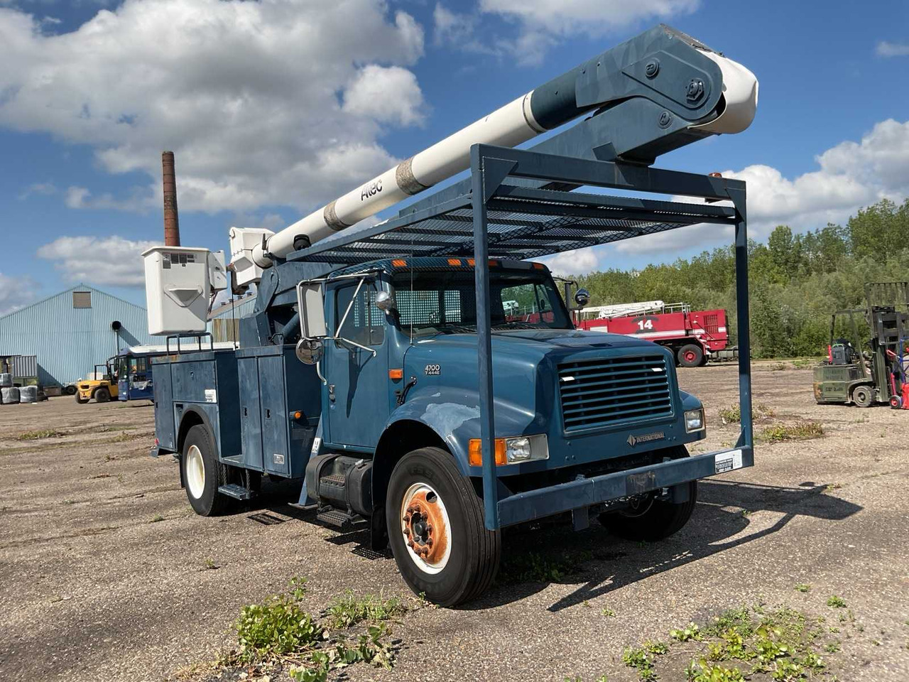 2000 NAVISTAR 4700 AERIAL PLATFORM - Truck: picture 2 2000 NAVISTAR 4700 AERIAL PLATFORM - Truck: picture 2