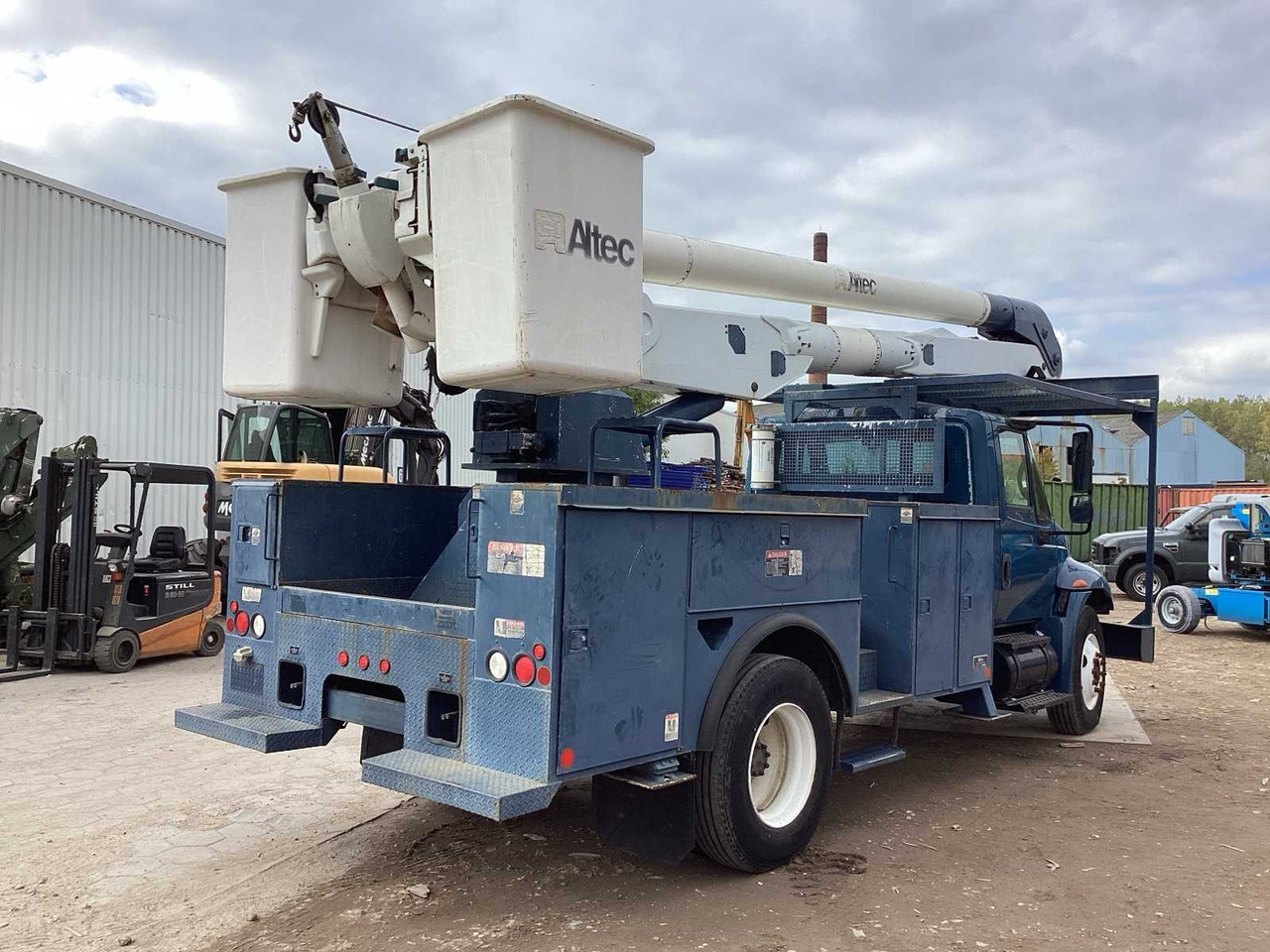 2005 INTERNATIONAL 4300 SBA 4X2 TRUCK-MOUNTED BOOM LIFT - Truck: picture 3 2005 INTERNATIONAL 4300 SBA 4X2 TRUCK-MOUNTED BOOM LIFT - Truck: picture 3