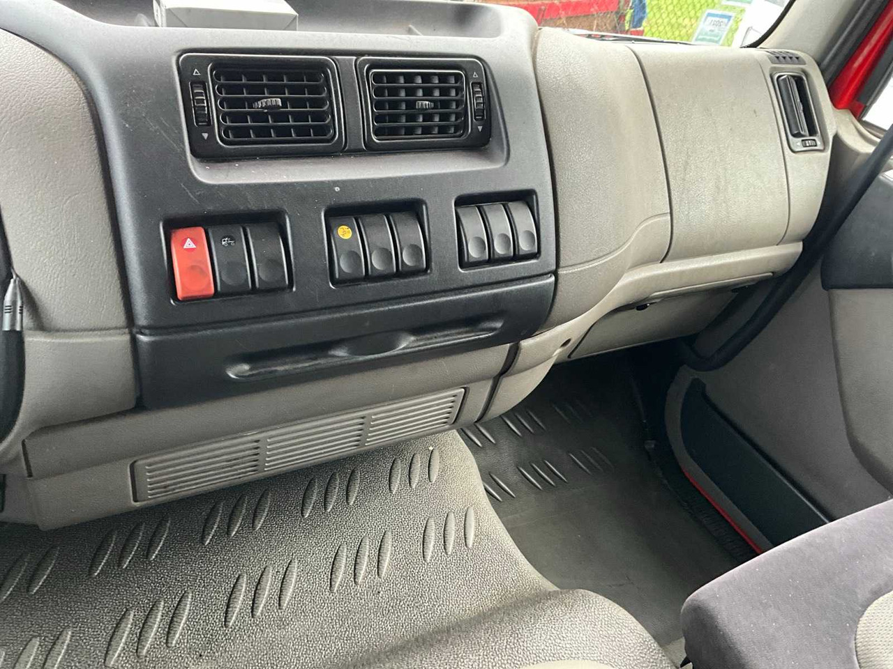 Truck 2010 DAF LF 55.250 - HYDRAULIC TAIL LIFT - 183000KM: picture 37 Truck 2010 DAF LF 55.250 - HYDRAULIC TAIL LIFT - 183000KM: picture 37