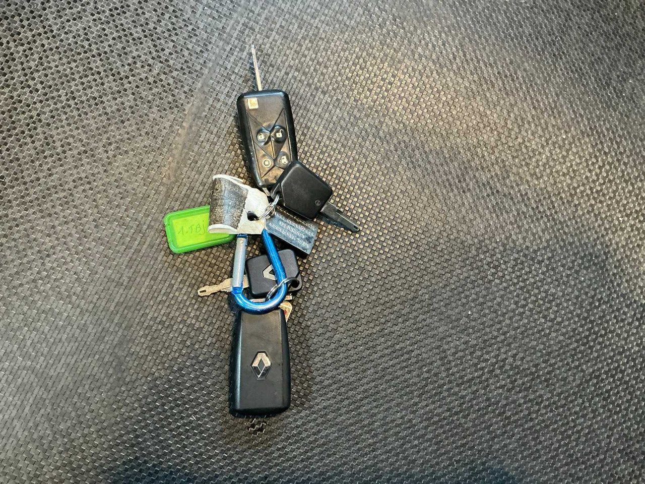 Truck 2017 RENAULT T480 COMFORT THD001 HIGH EDITION TRACTOR RENAULT T480 COMFORT: picture 27 Truck 2017 RENAULT T480 COMFORT THD001 HIGH EDITION TRACTOR RENAULT T480 COMFORT: picture 27