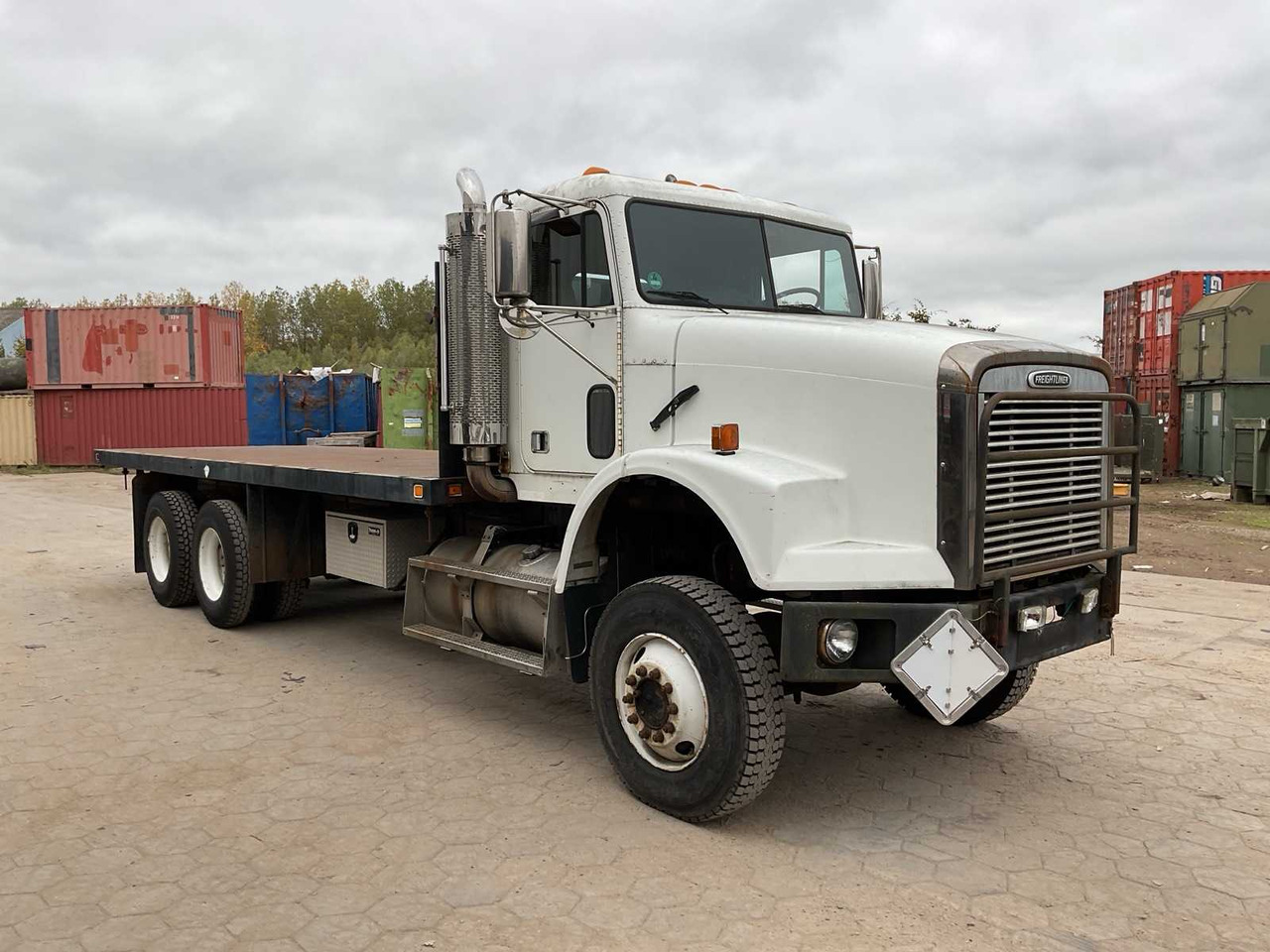 FREIGHTLINER TRUCK - Truck: picture 2 FREIGHTLINER TRUCK - Truck: picture 2