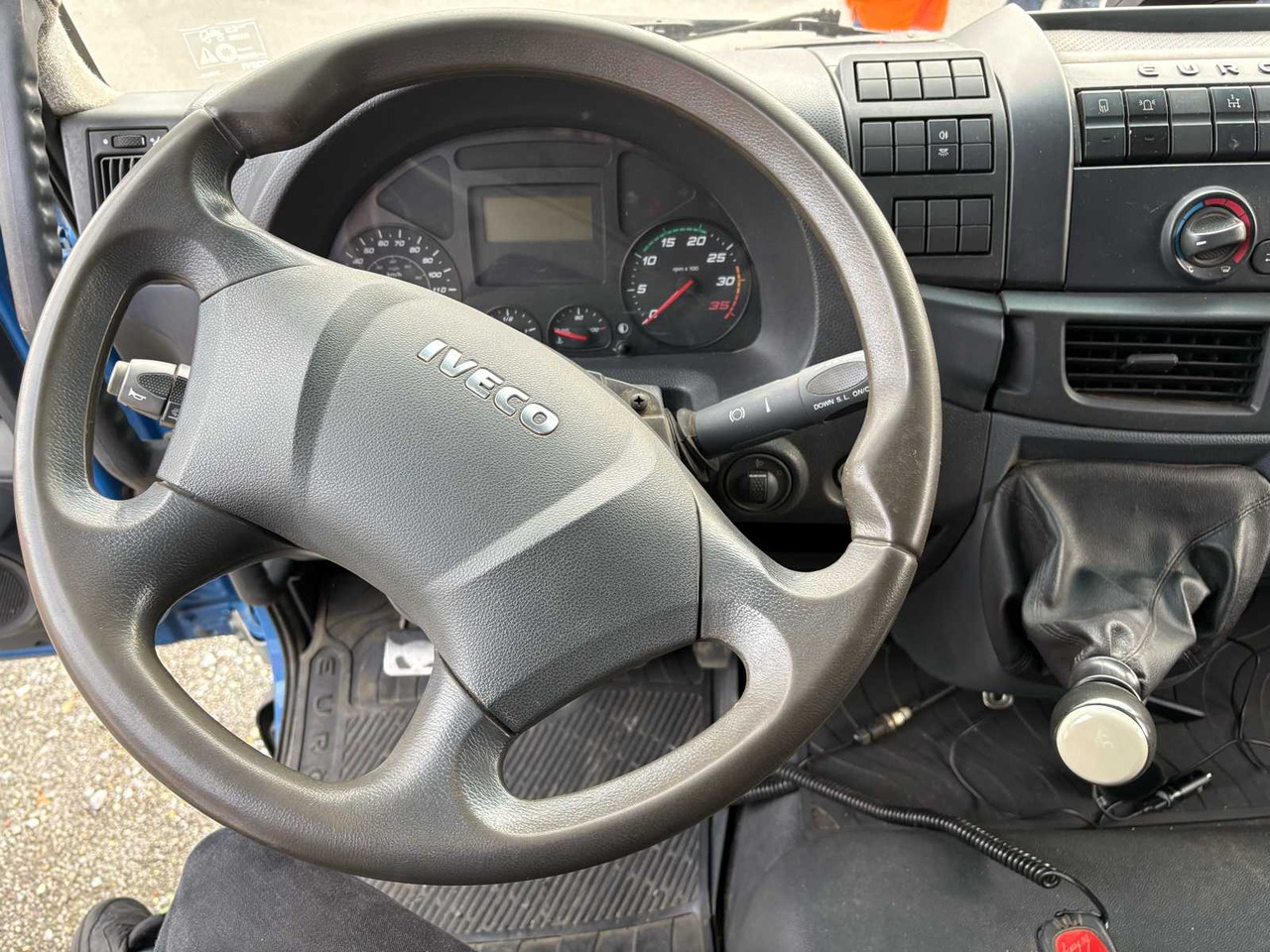 Truck IVECO CARGO HOOKLIFT FROM 2015 – INCL. 3 CONTAINERS: picture 15