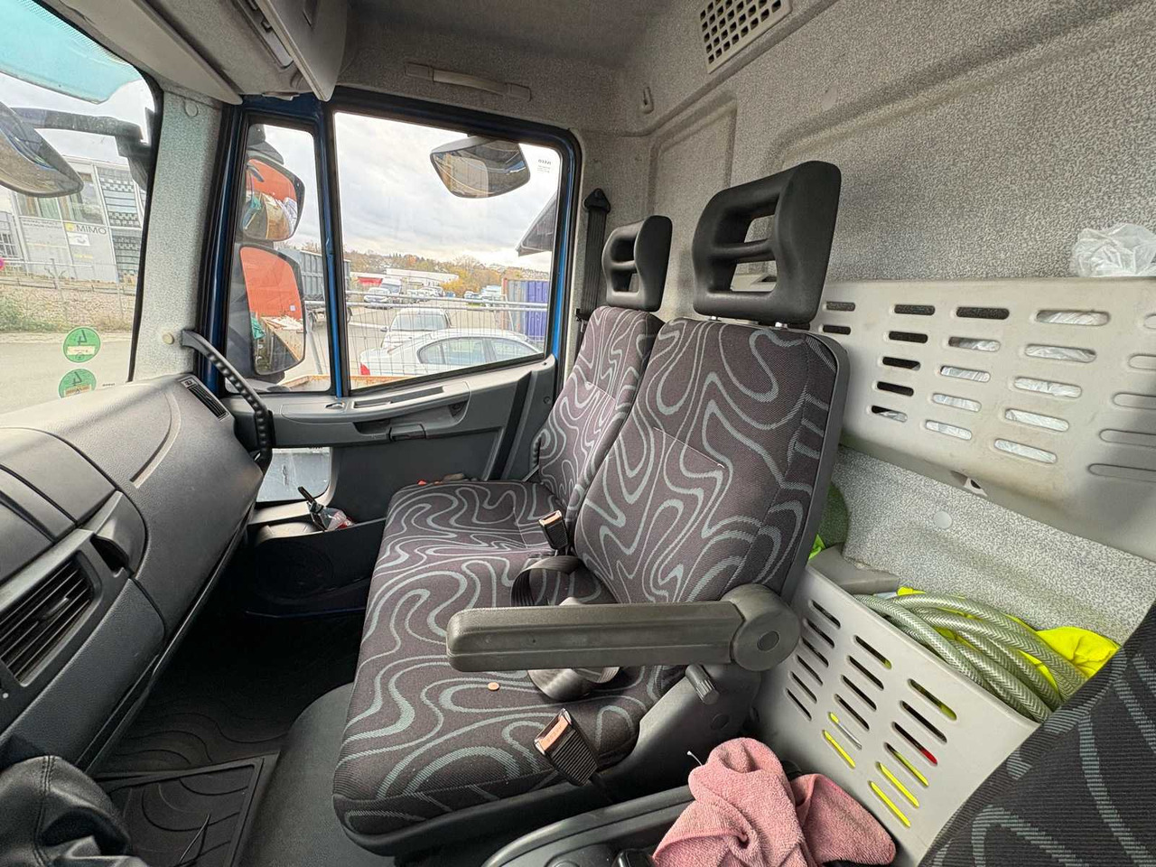 Truck IVECO CARGO HOOKLIFT FROM 2015 – INCL. 3 CONTAINERS: picture 18