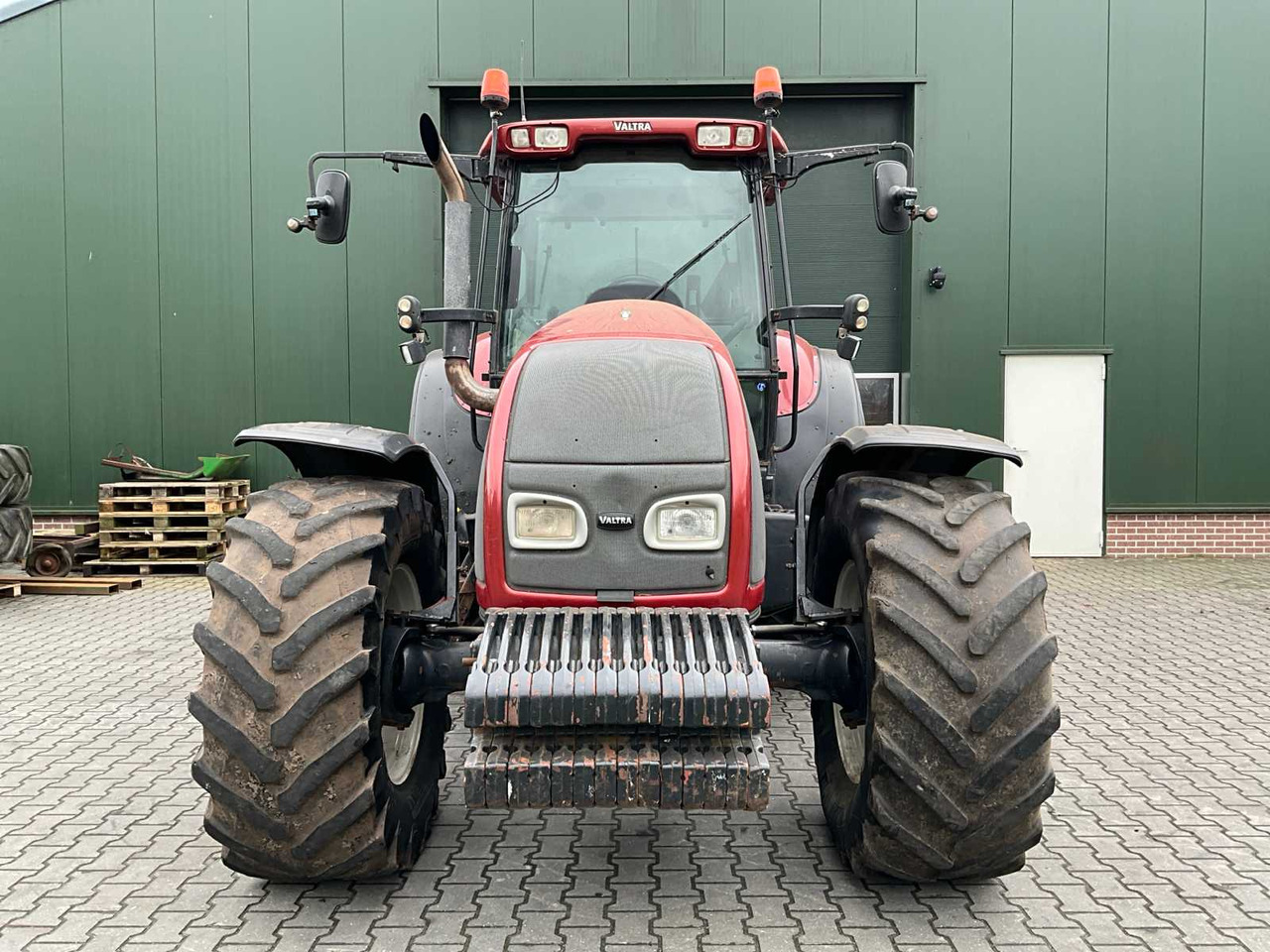 Valtra T170 - Farm tractor: picture 3 Valtra T170 - Farm tractor: picture 3