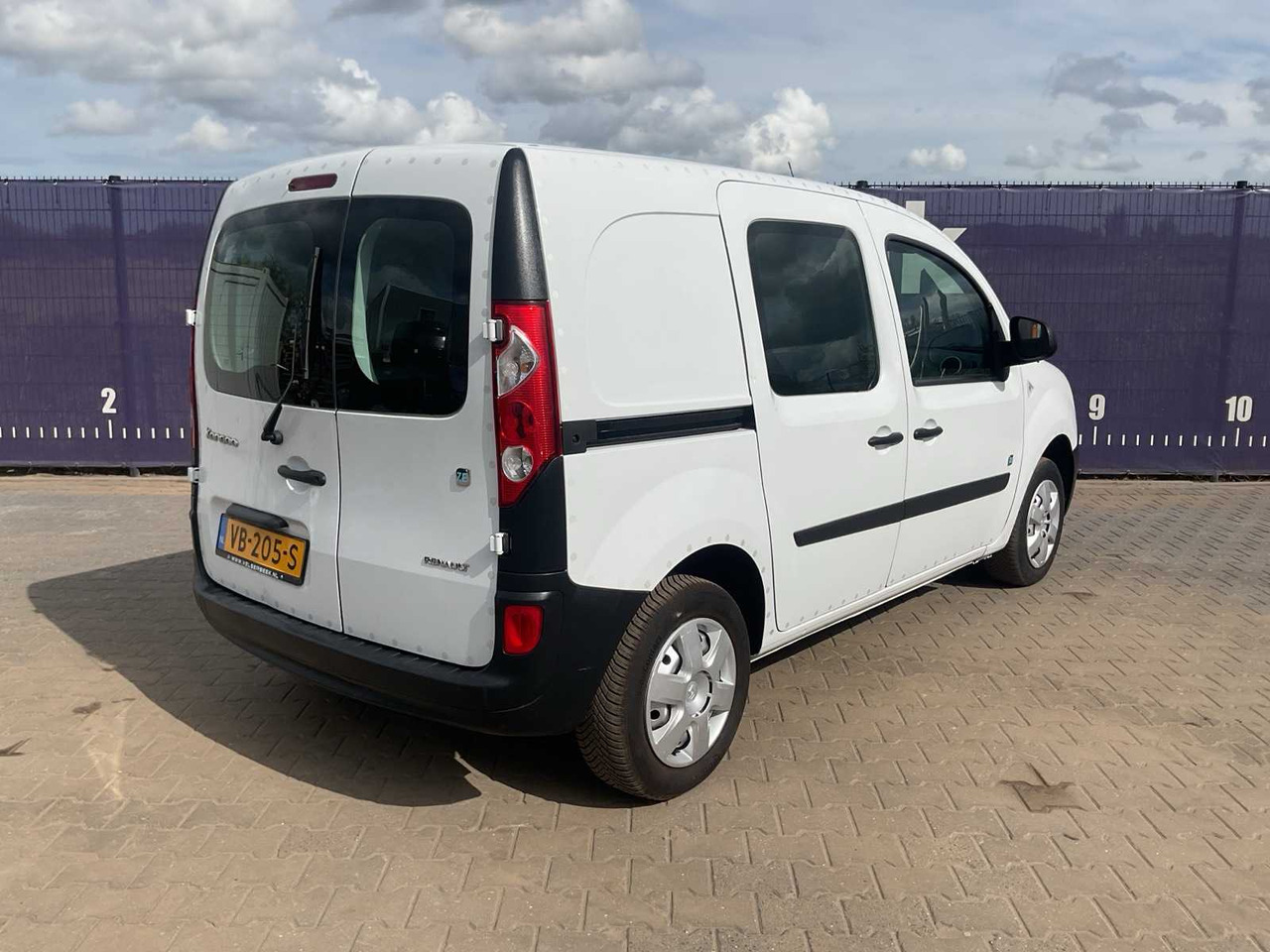 2013 - RENAULT - KANGOO EXPRESS - Z.E. - COMMERCIAL VEHICLE - Van: picture 4 2013 - RENAULT - KANGOO EXPRESS - Z.E. - COMMERCIAL VEHICLE - Van: picture 4
