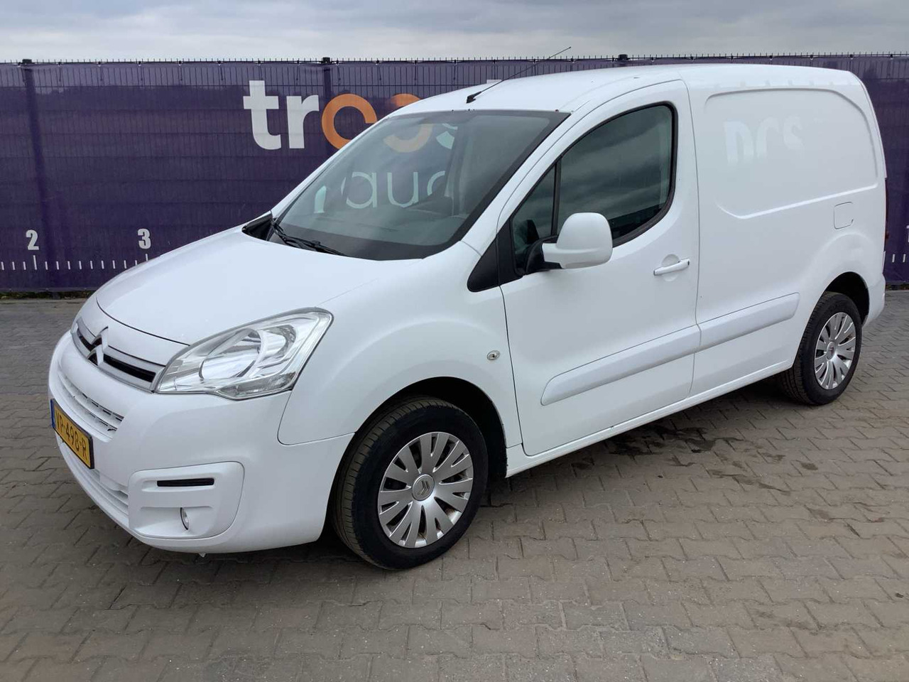 2015 - CITROEN - BERLINGO - 1.6 HDI 90 COMFORT - COMMERCIAL VEHICLE - Van: picture 1 2015 - CITROEN - BERLINGO - 1.6 HDI 90 COMFORT - COMMERCIAL VEHICLE - Van: picture 1