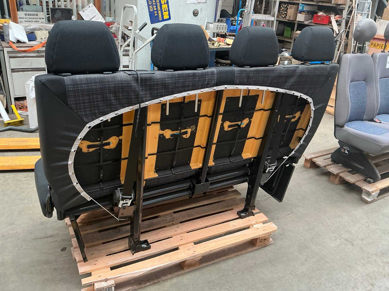 2015 MERCEDES-BENZ 519 SPRINTER REAR SEAT - Van: picture 4 2015 MERCEDES-BENZ 519 SPRINTER REAR SEAT - Van: picture 4