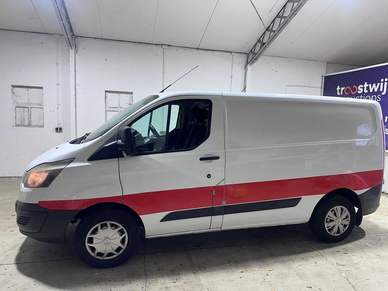 FORD - TRANSIT - 310 2.0 TDCI L2H2 TR - VFR-18-N - Van: picture 2 FORD - TRANSIT - 310 2.0 TDCI L2H2 TR - VFR-18-N - Van: picture 2