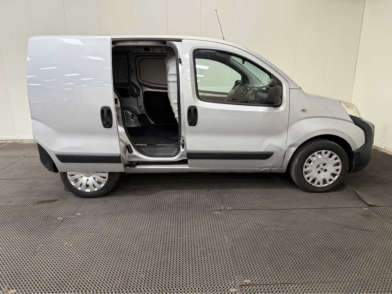 PEUGEOT - BIPPER - COMMERCIAL VEHICLE - 2013 - Van: picture 3 PEUGEOT - BIPPER - COMMERCIAL VEHICLE - 2013 - Van: picture 3