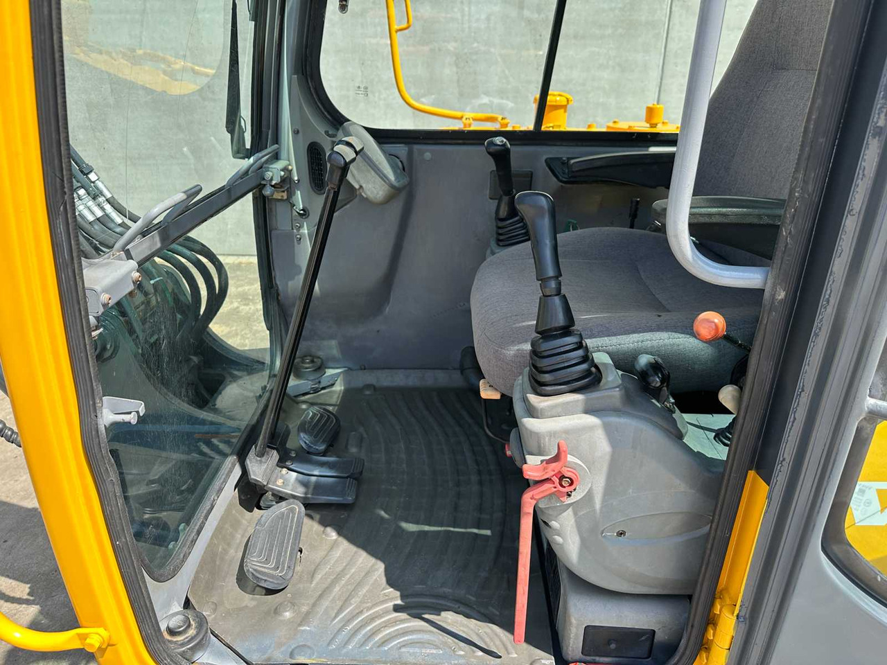 Crawler excavator Volvo EC55B: picture 32