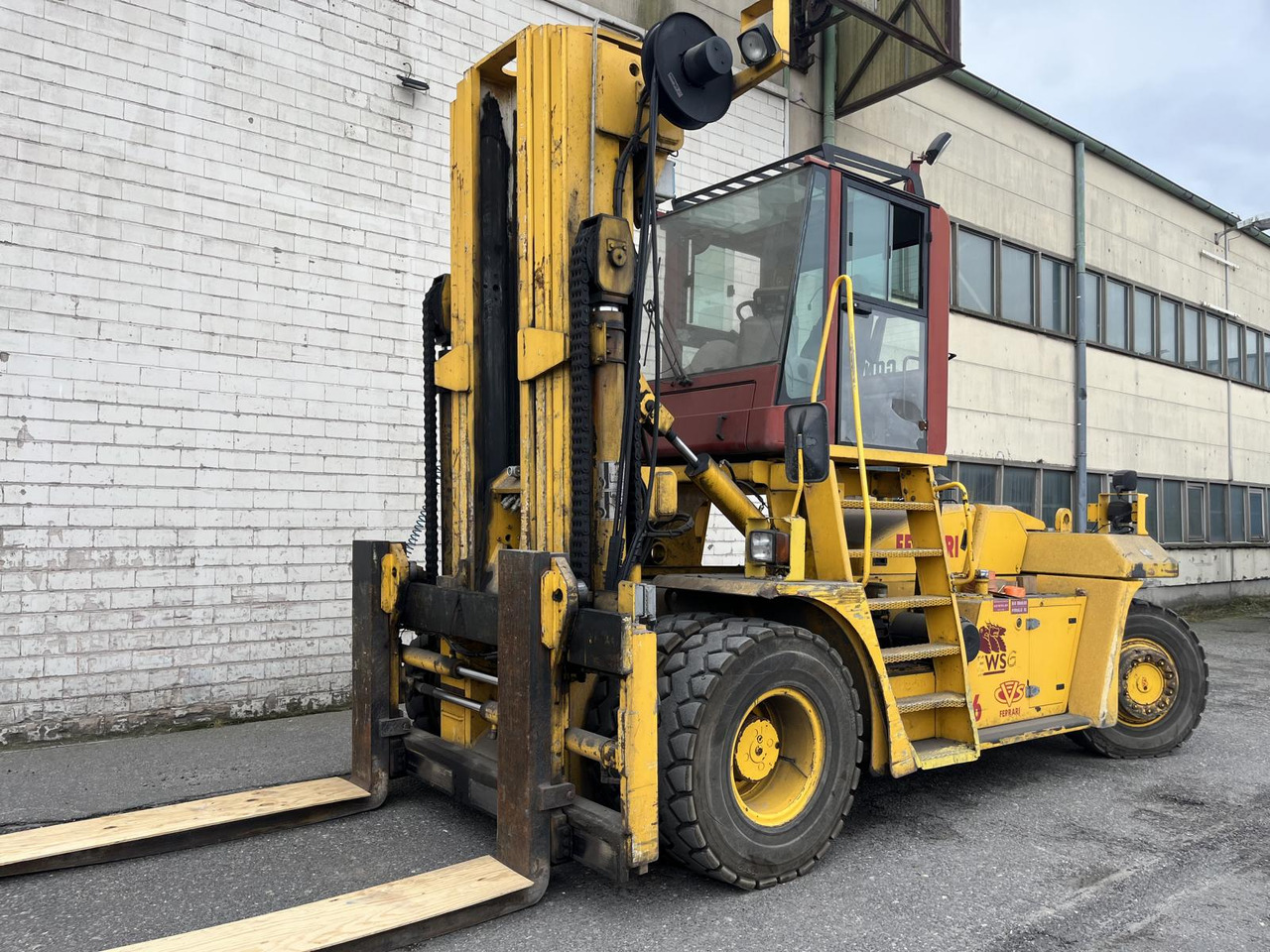 CVS Ferrari F16 - Container handler: picture 2 CVS Ferrari F16 - Container handler: picture 2