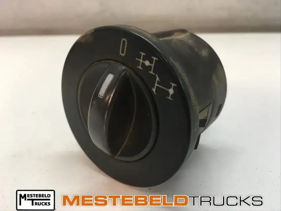 MAN Differentieelsper schakelaar - Cab and interior for Truck: picture 1 MAN Differentieelsper schakelaar - Cab and interior for Truck: picture 1