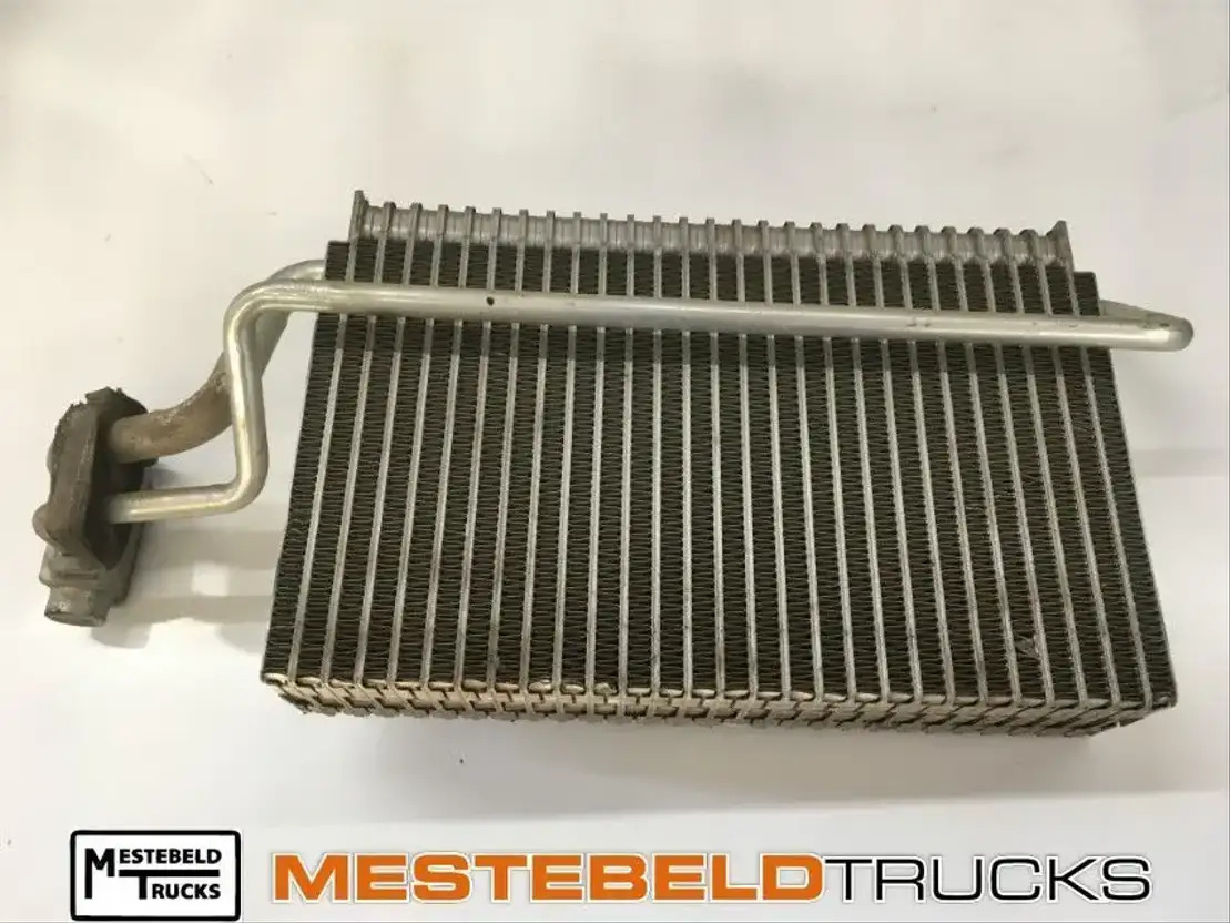 MAN Kachelradiateur - Cab and interior for Truck: picture 1 MAN Kachelradiateur - Cab and interior for Truck: picture 1