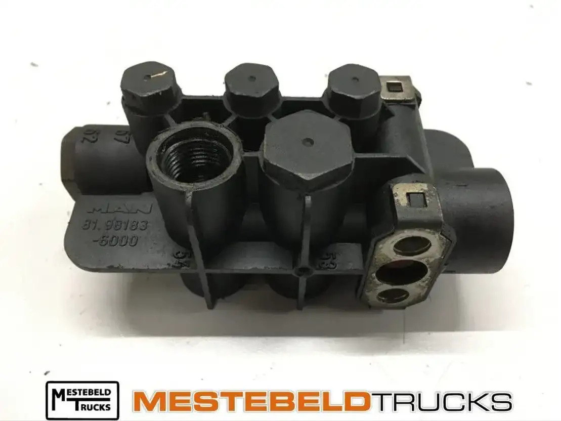 MAN Verdeler 3-klep - Brake parts for Truck: picture 1 MAN Verdeler 3-klep - Brake parts for Truck: picture 1