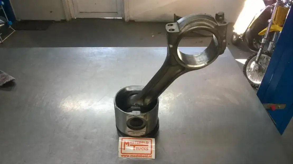 Scania Zuiger + drijfstang - Engine and parts for Truck: picture 1 Scania Zuiger + drijfstang - Engine and parts for Truck: picture 1