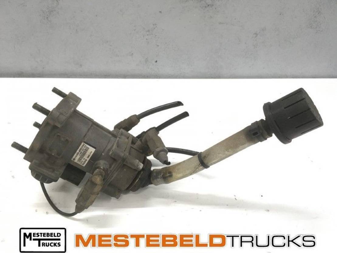 Volvo Voetremventiel FM - Brake valve for Truck: picture 1 Volvo Voetremventiel FM - Brake valve for Truck: picture 1