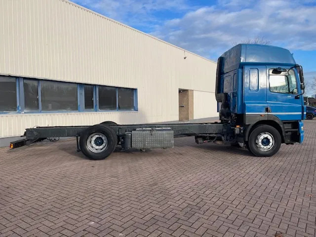 DAF CF 85.430 Manual gear Euro 4 - Cab chassis truck: picture 5 DAF CF 85.430 Manual gear Euro 4 - Cab chassis truck: picture 5