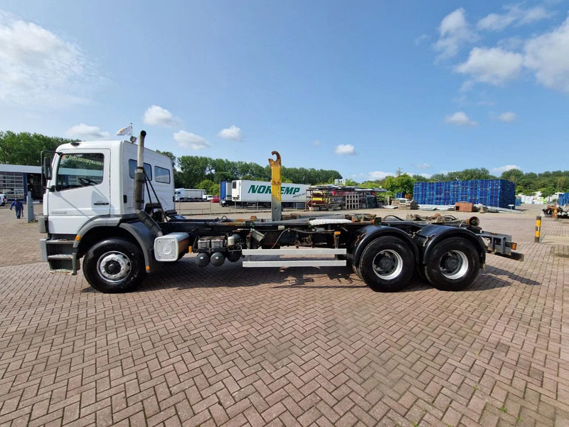 Mercedes-Benz Atego 2628 6x4 Euro 3 Manual Gear full steel suspension - Hook lift truck: picture 5 Mercedes-Benz Atego 2628 6x4 Euro 3 Manual Gear full steel suspension - Hook lift truck: picture 5