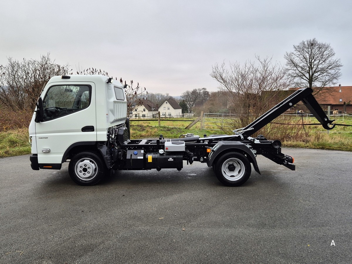 FUSO 3C15 Duonic Aut.City Abrollkipper AHK 3.5T sofor - Hook lift truck: picture 3 FUSO 3C15 Duonic Aut.City Abrollkipper AHK 3.5T sofor - Hook lift truck: picture 3