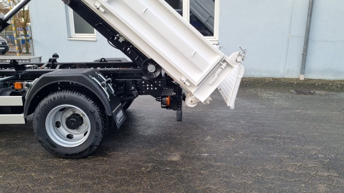 FUSO FUSO 9C18 40km/h City Abrollkipper WLF Swiss CH - Hook lift truck: picture 4 FUSO FUSO 9C18 40km/h City Abrollkipper WLF Swiss CH - Hook lift truck: picture 4