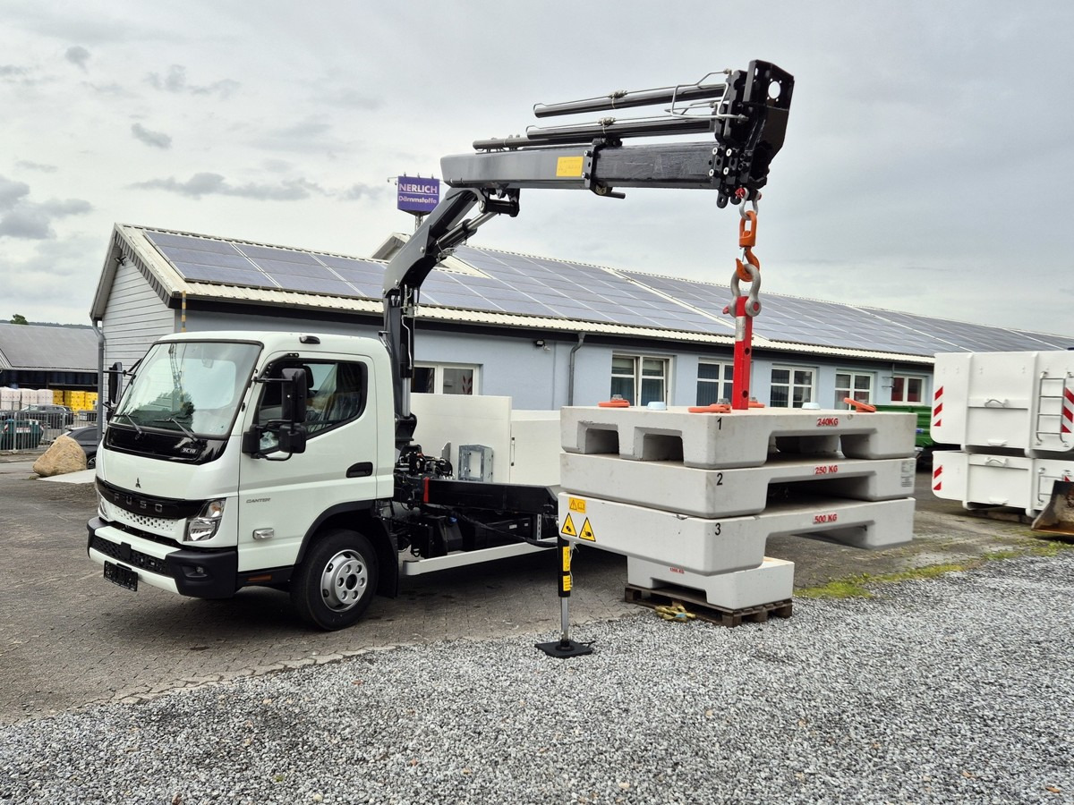 FUSO FUSO 9C18 Canter Alu Pritsche 5.5m Kran 3x hydr. - Flatbed van: picture 1 FUSO FUSO 9C18 Canter Alu Pritsche 5.5m Kran 3x hydr. - Flatbed van: picture 1