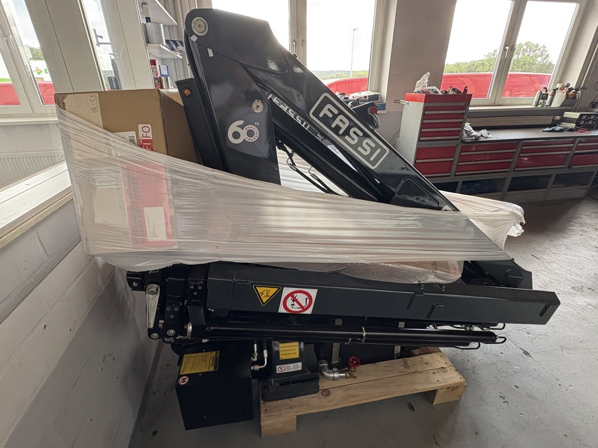 Ladekran Fassi F32A.023 Funk! NEU sofort verfügb - Loader crane: picture 1 Ladekran Fassi F32A.023 Funk! NEU sofort verfügb - Loader crane: picture 1