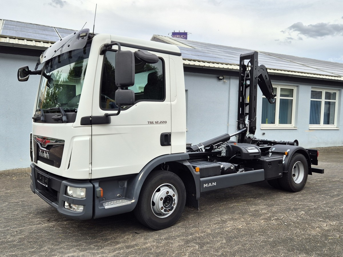 MAN TGL 12.250 BL City Abrollkipper AHK Euro 6 - Hook lift truck: picture 3 MAN TGL 12.250 BL City Abrollkipper AHK Euro 6 - Hook lift truck: picture 3