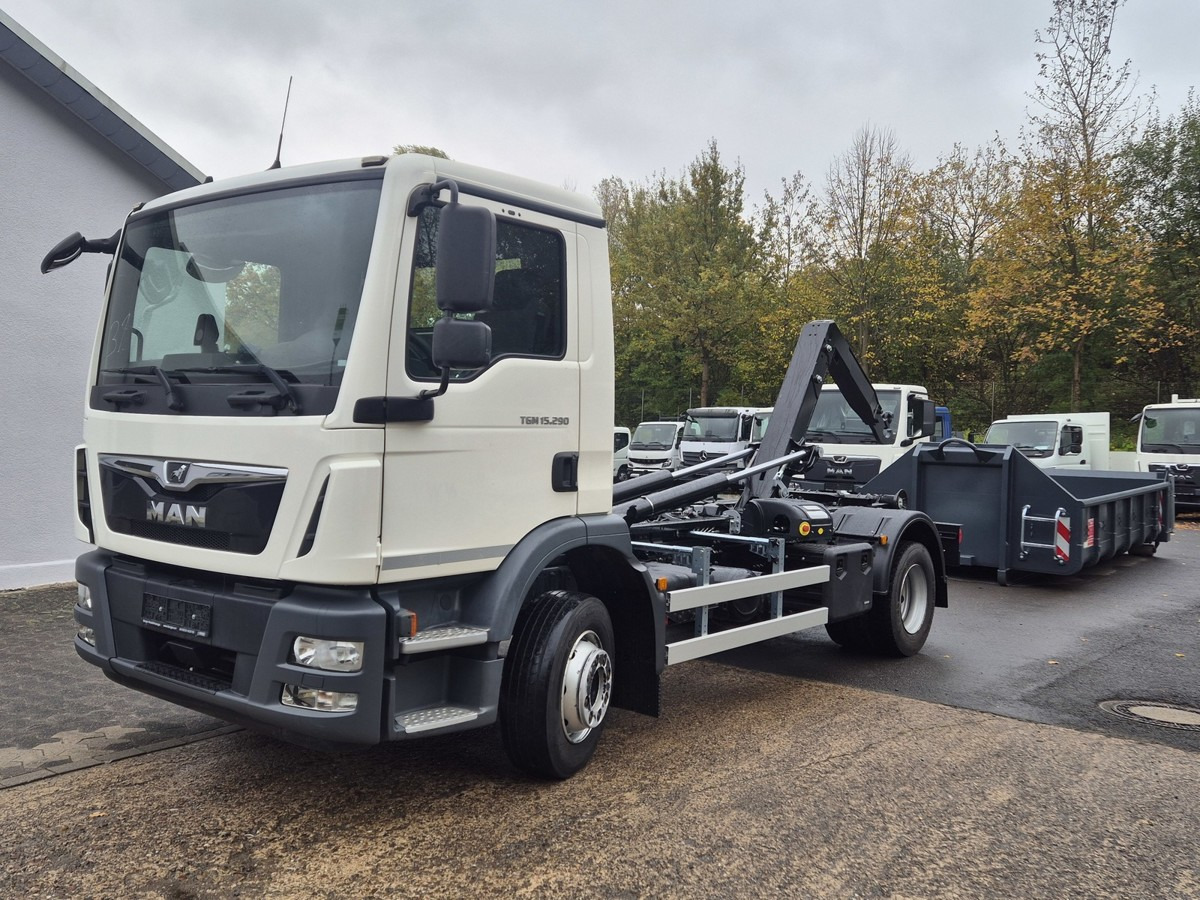 MAN TGM 15.290 BL Aut. Abrollkipper AHK - Hook lift truck: picture 4 MAN TGM 15.290 BL Aut. Abrollkipper AHK - Hook lift truck: picture 4