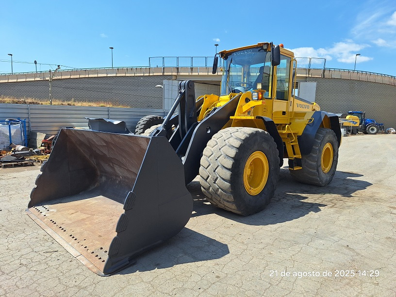 VOLVO L120E - Wheel loader: picture 2 VOLVO L120E - Wheel loader: picture 2