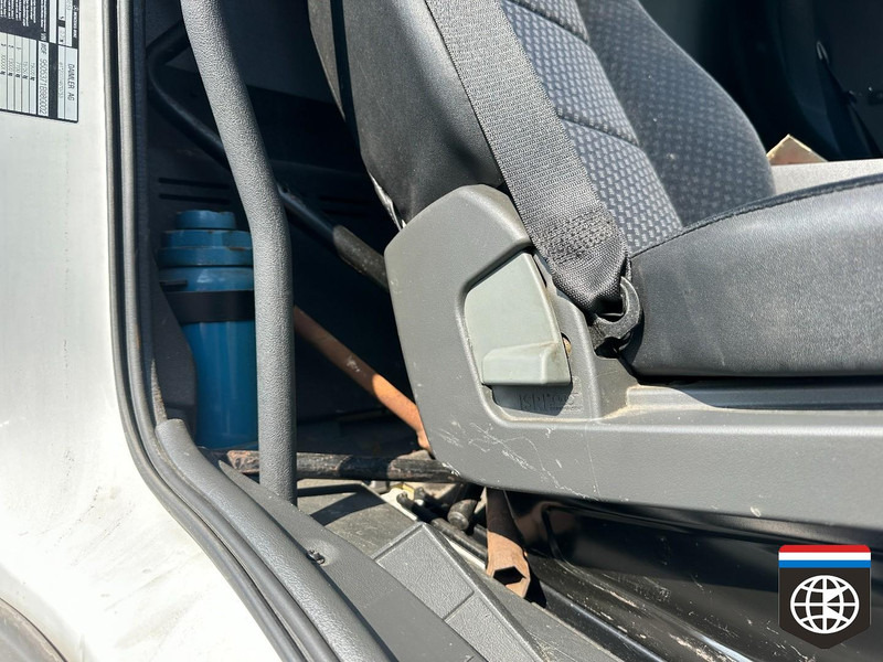 Mercedes-Benz AXOR 1833 TAIL LIFT - MANUAL GEARBOX - Curtainsider truck: picture 2 Mercedes-Benz AXOR 1833 TAIL LIFT - MANUAL GEARBOX - Curtainsider truck: picture 2