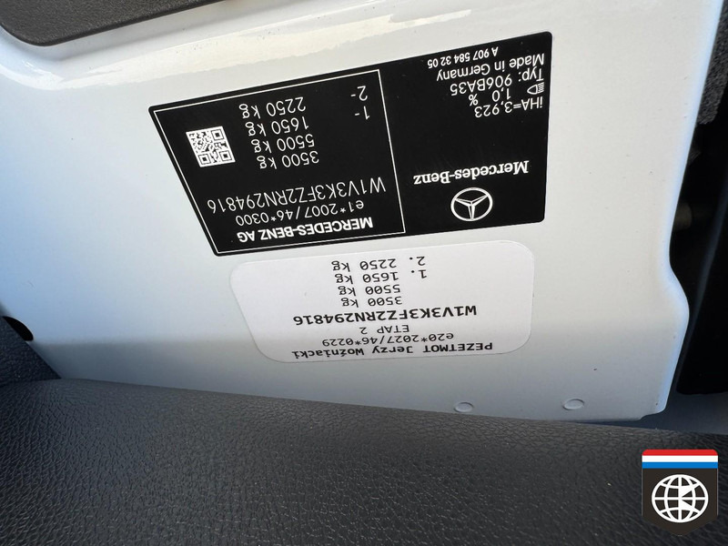 Mercedes-Benz Sprinter  Laadbak verwarming - IDEAAL VOOR TRANSPORT VAN BLOEMEN IN DOZEN en/ of KRATTEN - Box van: picture 2 Mercedes-Benz Sprinter  Laadbak verwarming - IDEAAL VOOR TRANSPORT VAN BLOEMEN IN DOZEN en/ of KRATTEN - Box van: picture 2