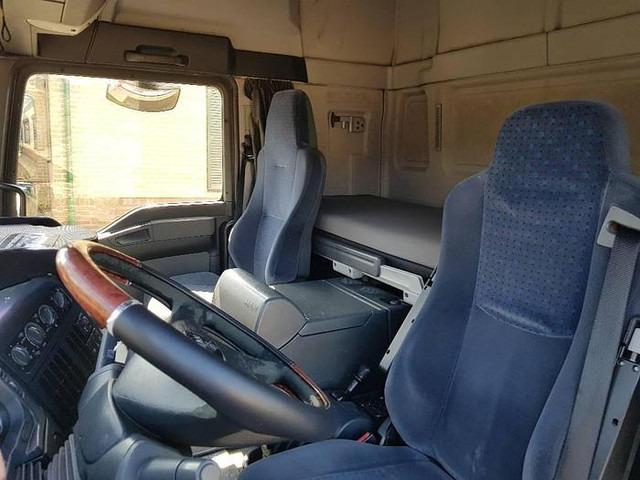 Interior photo 2: Box truck MAN TGL 12.210 4x2 BL