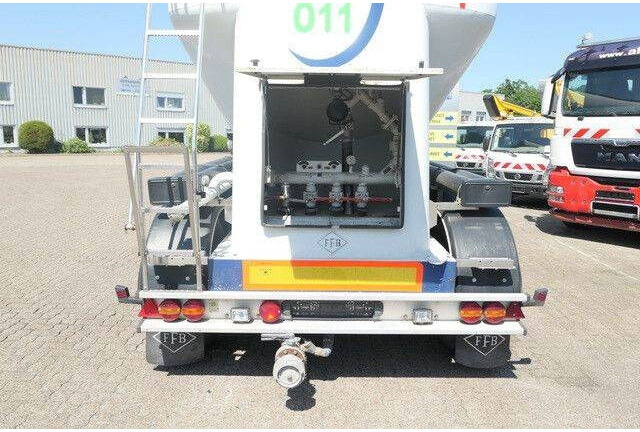 Feldbinder EUT 37.5, 1 Kammer, Luft-Lift, 27m³, SAF-Achsen - Tank semi-trailer: picture 5 Feldbinder EUT 37.5, 1 Kammer, Luft-Lift, 27m³, SAF-Achsen - Tank semi-trailer: picture 5