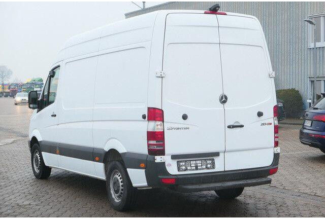 Leasing of Mercedes-Benz 213 CDI Sprinter 4x2, Klima, 3. Sitz, Holzausbau Mercedes-Benz 213 CDI Sprinter 4x2, Klima, 3. Sitz, Holzausbau: picture 6