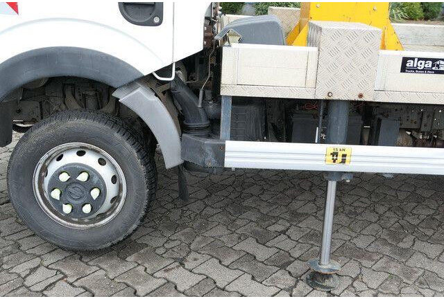 Nissan 32.12 4x2, 11m Arbeitshöhe, Klima,3. Sitz - Truck mounted aerial platform: picture 3 Nissan 32.12 4x2, 11m Arbeitshöhe, Klima,3. Sitz - Truck mounted aerial platform: picture 3