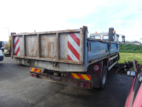 Camion benne basculante Renault 40 ABE 4 (2006-329.446 km) - Tipper: picture 3 Camion benne basculante Renault 40 ABE 4 (2006-329.446 km) - Tipper: picture 3