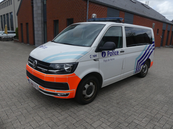 Camionnette, combi de police Volkswagen (2019-243.344 km) - Car: picture 1 Camionnette, combi de police Volkswagen (2019-243.344 km) - Car: picture 1