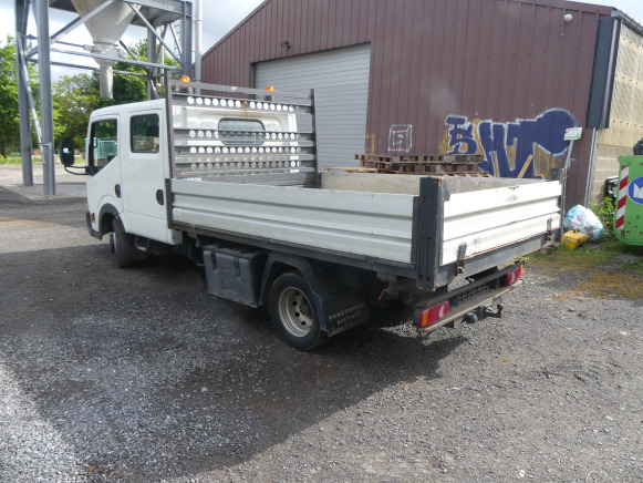 Camionnette double cabine et benne tri benne Nissan Cabstar (2009-215.641 km) - Tipper: picture 4 Camionnette double cabine et benne tri benne Nissan Cabstar (2009-215.641 km) - Tipper: picture 4