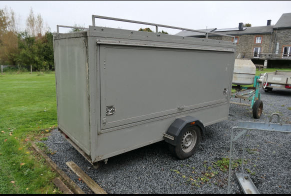 Remorque fermée simple essieu pour transport d'outillage ou - Vending trailer: picture 3 Remorque fermée simple essieu pour transport d'outillage ou - Vending trailer: picture 3