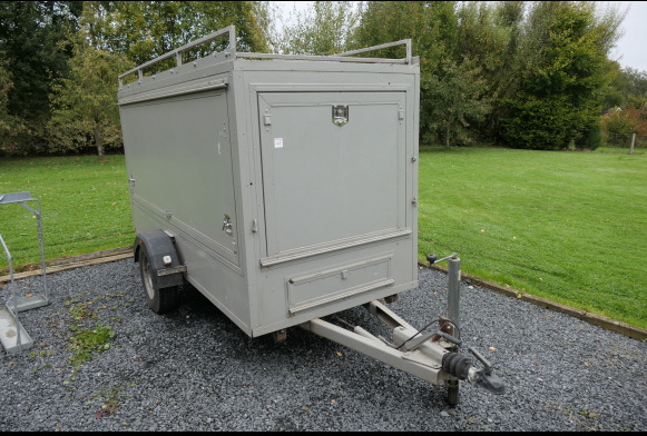 Remorque fermée simple essieu pour transport d'outillage ou - Vending trailer: picture 1 Remorque fermée simple essieu pour transport d'outillage ou - Vending trailer: picture 1