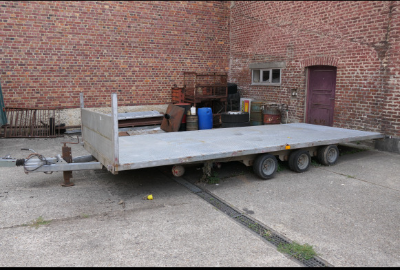 Remorque plateau triple essieu surbaissée Costo 3 x 35 (2002-VIN:YA9742139YC143150) (REF 010383-027) - Dropside/ Flatbed trailer: picture 3 Remorque plateau triple essieu surbaissée Costo 3 x 35 (2002-VIN:YA9742139YC143150) (REF 010383-027) - Dropside/ Flatbed trailer: picture 3