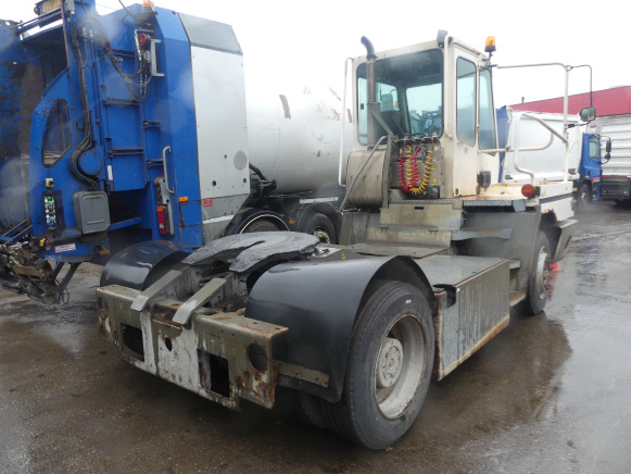 REF:TVD-89-D - Tracteur routier Terberg YT222 (2012-140.756 km) - Tractor unit: picture 3 REF:TVD-89-D - Tracteur routier Terberg YT222 (2012-140.756 km) - Tractor unit: picture 3