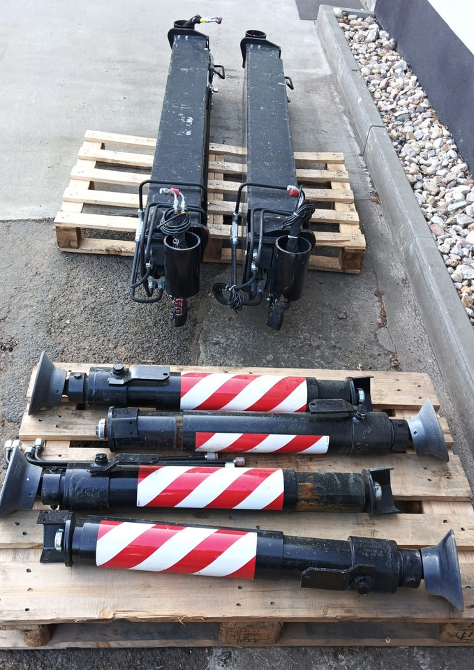 FASSI - PALFINGER - HIAB - HMF - ATLAS additional stabilizers, Zusatzabstützen - Loader crane: picture 1 FASSI - PALFINGER - HIAB - HMF - ATLAS additional stabilizers, Zusatzabstützen - Loader crane: picture 1