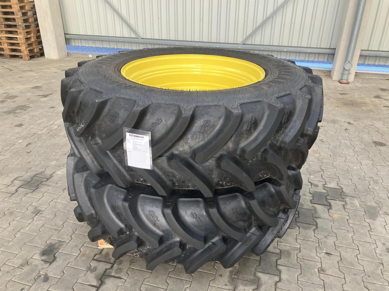 Alliance 520/85R38 - Tire for Agricultural machinery: picture 1 Alliance 520/85R38 - Tire for Agricultural machinery: picture 1