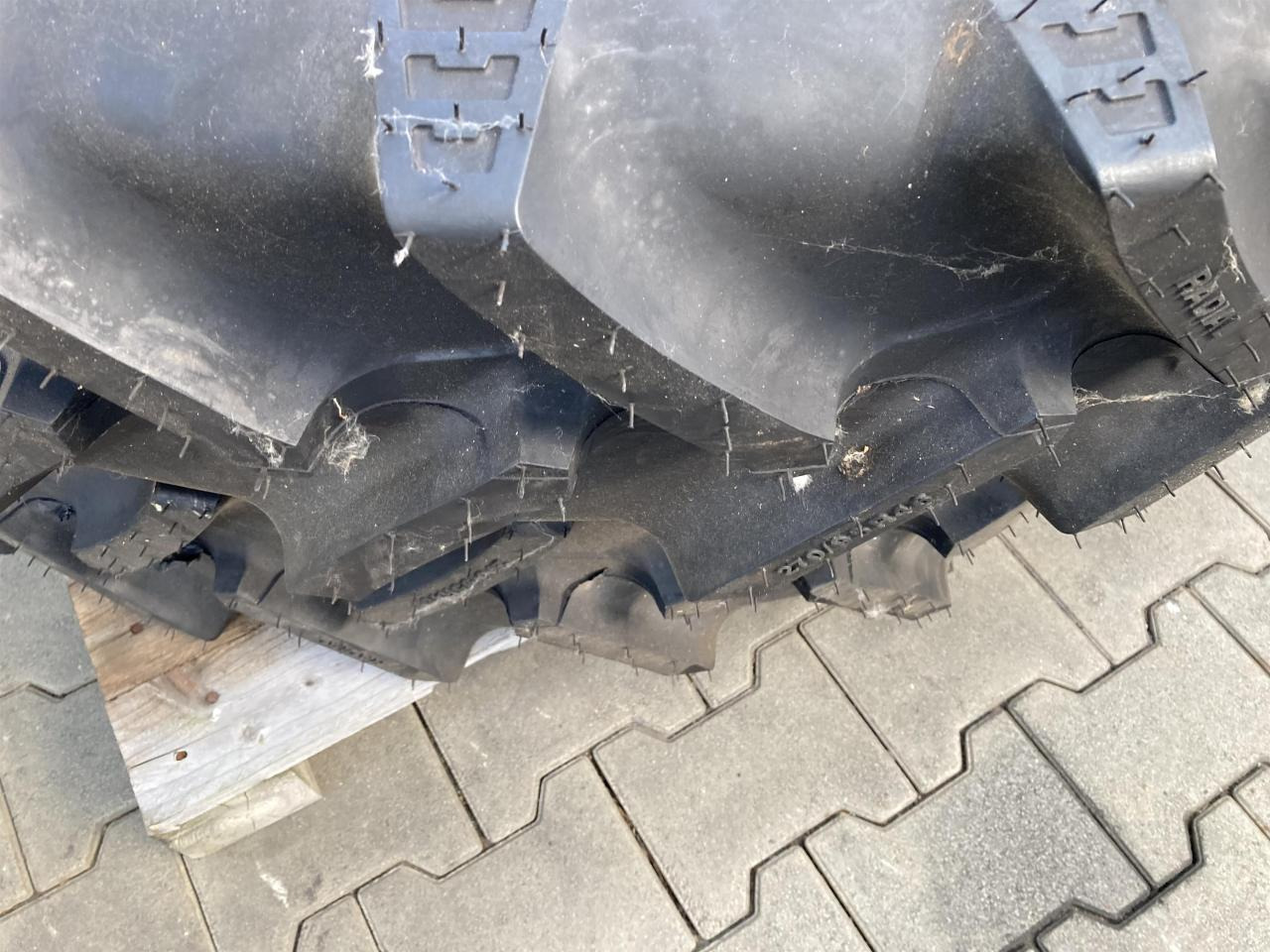 BKT 270/95R46 - Tire for Agricultural machinery: picture 3 BKT 270/95R46 - Tire for Agricultural machinery: picture 3
