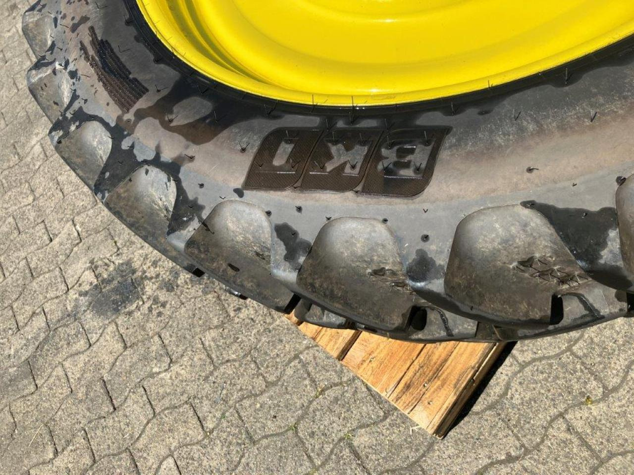 BKT 320/90R42 - Tire for Agricultural machinery: picture 3 BKT 320/90R42 - Tire for Agricultural machinery: picture 3