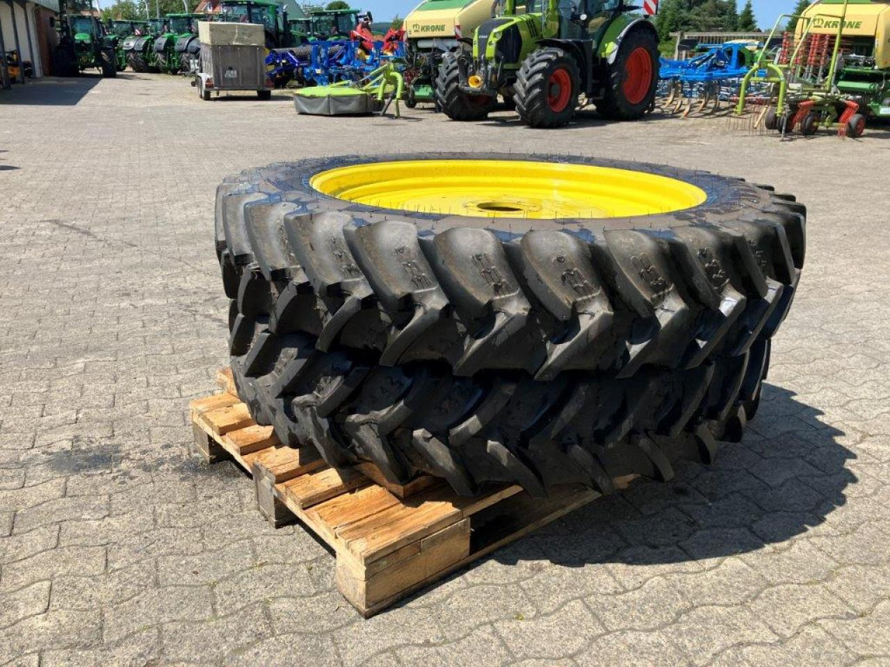 BKT 320/90R42 - Tire for Agricultural machinery: picture 2 BKT 320/90R42 - Tire for Agricultural machinery: picture 2