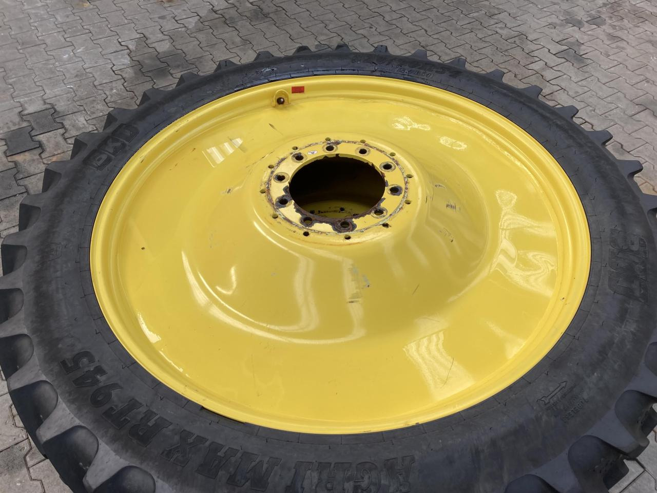 BKT 320/90R54 - Tire for Agricultural machinery: picture 2 BKT 320/90R54 - Tire for Agricultural machinery: picture 2