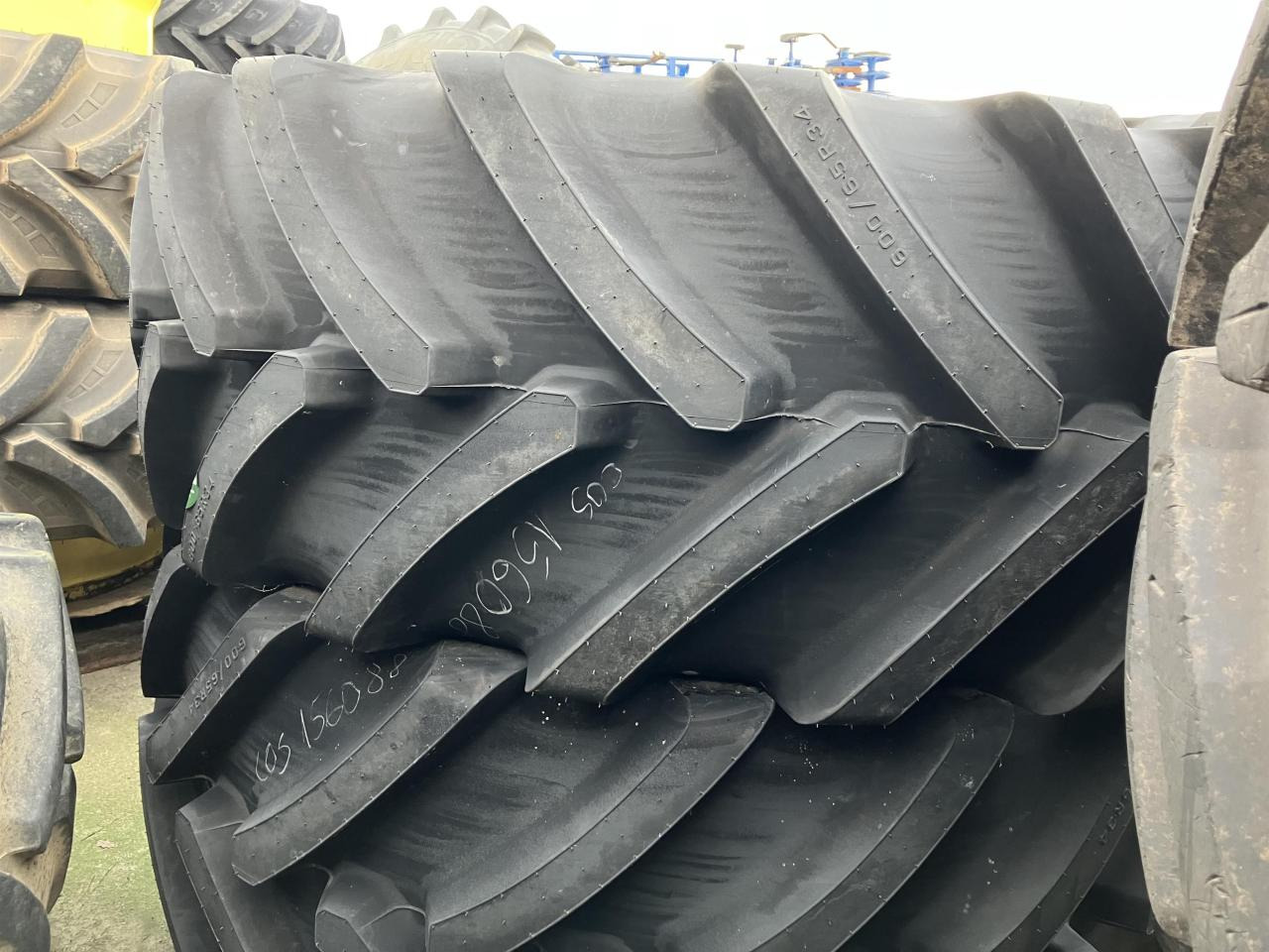 Bridgestone 600/65R34 - Tire for Agricultural machinery: picture 1 Bridgestone 600/65R34 - Tire for Agricultural machinery: picture 1