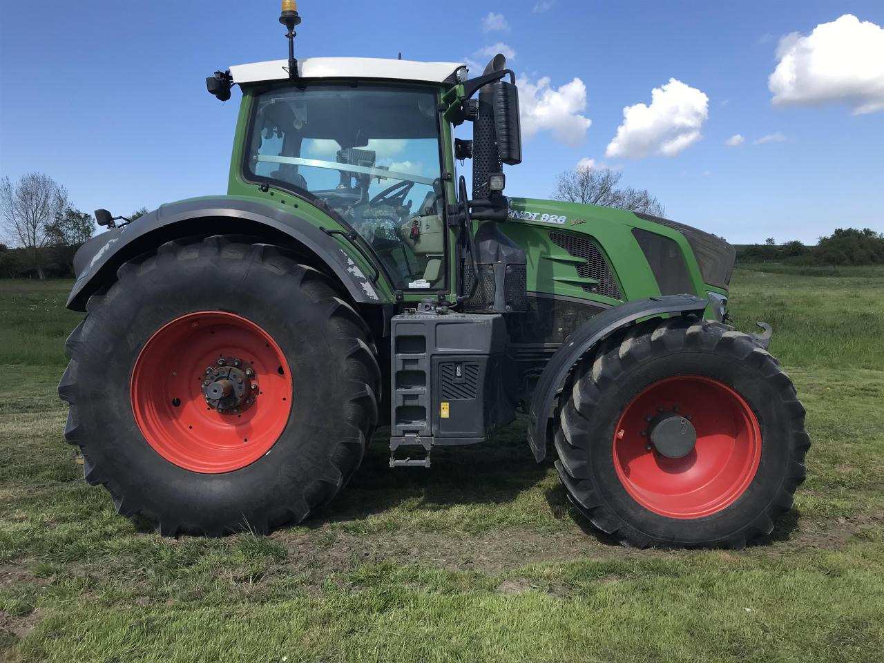 Fendt 828 Vario - Farm tractor: picture 2 Fendt 828 Vario - Farm tractor: picture 2